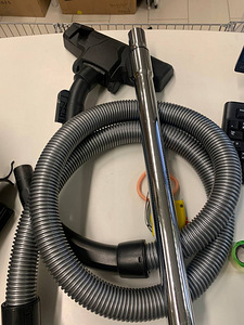 LOT! Пылесос Bosch Serie 2 Cleann'n BGC05AAA1, 700 Вт (2 фото из 6)