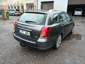 Toyota avensis (4 foto / 4)