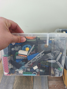2 коробки Lego (2 фото из 3)