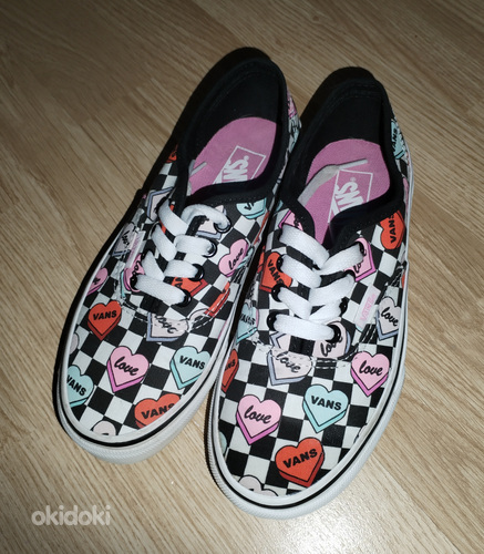 Vans tennised tüdrukutele s. 33