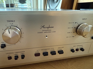 Integreeritud võimendi Accuphase E-203 MOS FET (6 foto / 9)