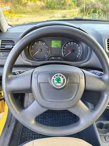 Škoda Fabia 2011 (6 фото из 10)