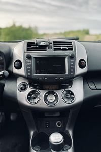 Toyota Rav4 2.2 d-cat (8 foto / 10)