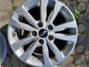Kia (2 foto / 7)