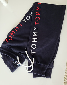 Tommy Hilfiger s (2 foto / 3)