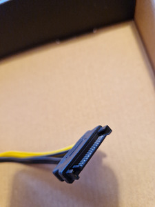 Molex SATA 15pin Male; PCI 6pin Female (2 foto / 6)