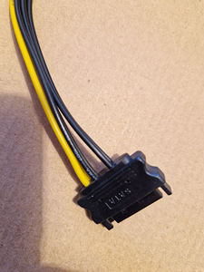 Molex SATA 15pin Male; PCI 6pin Female (3 foto / 6)
