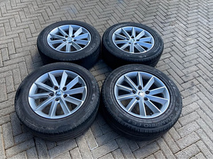 Skoda оригинальные литые диски 5x112 + летние шины (2 фото из 3)