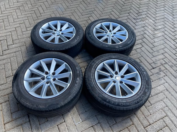 Skoda оригинальные литые диски 5x112 + летние шины