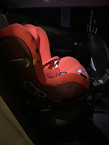 Бустерное кресло Cybex Sirona Z i-Size 45-105 см + Cybex isofix basic (8 фото из 9)