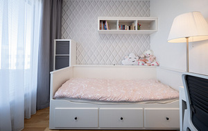 Ikea mööbel lastetuppa:kapp,voodi madratsitega,laud,2 riiuli (1 foto / 9)