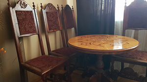 4 tooli ja laud