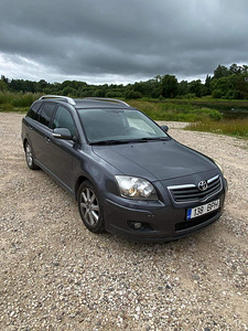 Toyota Avensis (3 foto / 5)