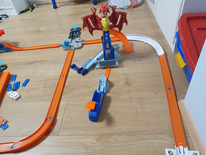 Hot Wheels rada koos autoga (3 foto / 4)