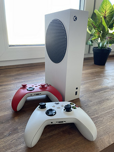 Продам XBOX Series S (1 фото из 3)