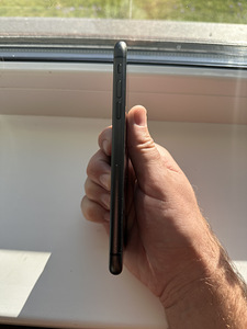iPhone 11 64 ГБ (3 фото из 5)