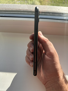 iPhone 11 64 ГБ (4 фото из 5)