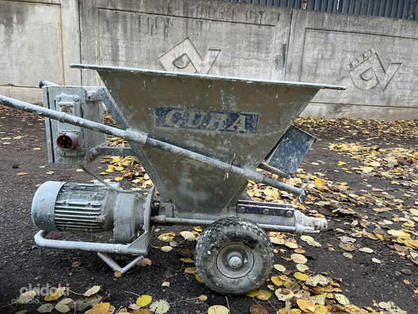 Шпаклёвочная машина Cura 100.