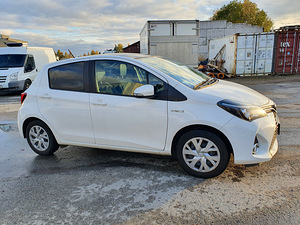 Toyota Yaris Hybrid 2014 (1 foto / 15)