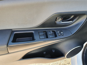 Toyota Yaris Hybrid 2014 (11 foto / 15)