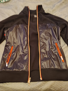 Продам спорт куртку Nike