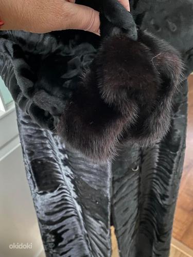 Классическое пальто SWAKARA с норкой (фото #9)