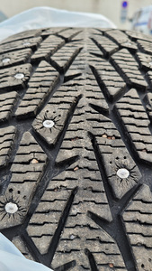 Шины Nokian Hakapeliitta 7 205/50 R17 XL (6 фото из 8)