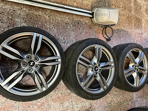 Original Ferrari Set of 4 Alloy Wheels with Winter Tyres (2 foto / 4)