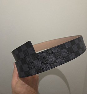 Louis Vuitton Leather belt. (2 foto / 4)