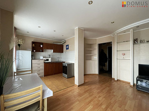 Kangelaste prospekt 53, Pähklimäe, Narva, Ida-Virumaa (1 foto / 10)