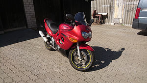 Suzuki GSX 750F (1 foto / 9)
