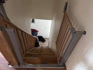 Laste turvapiirdevärav trepile ja ustele (2 foto / 4)