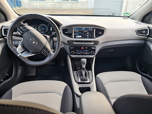 Hyundai Ioniq 1.6 77kW hübriid (bensiin / elekter) 2018 (10 foto / 15)