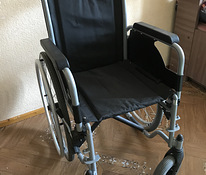 Складная качественная инвалидная коляска и роллатор