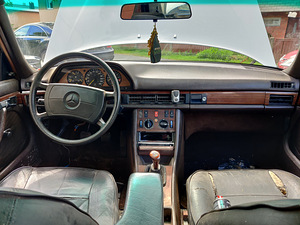 Мерседес 280SE (6 фото из 8)