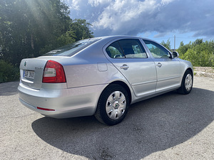 Škoda Octavia (4 фото из 6)