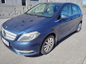 Mercedes benz b180 (3 foto / 8)