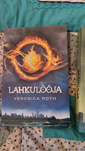 Veronica Roth Lahkulööja ja Mässaja. (3 foto / 10)