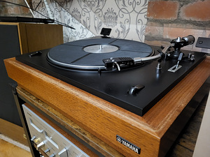Grammofon, vinüülimängija Yamaha YP-700 (1 foto / 9)