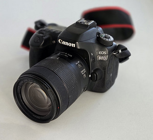 Canon EOS 80D + 18-135mm IS USM Kit (1 foto / 5)