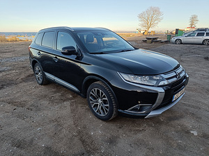 Mitsubishi Outlander (3 foto / 12)