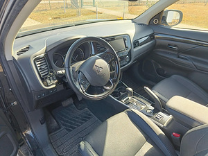 Mitsubishi Outlander (10 foto / 12)