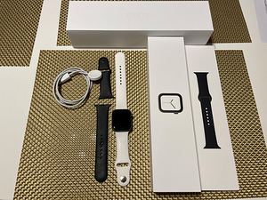 Продам Apple Watch 4, 44 (1 фото из 2)