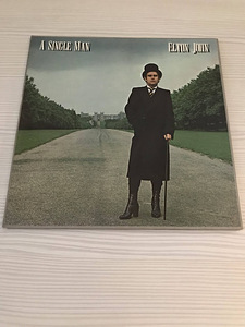 ELTON JOHN - A SINGLE MAN. (1 фото из 9)