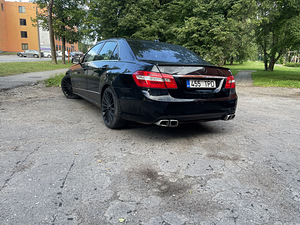 Mercedes-Benz E250 4Matic (3 foto / 7)