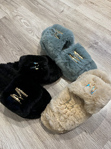 Тапочки Moschino (1 фото из 2)