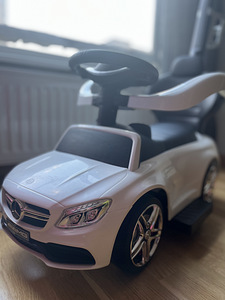Käepidemega lasteauto Mercedes Benz, heliga (4 foto / 4)