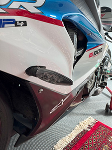 BMW S 1000 RR (1 foto / 10)