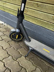 Электрический самокат Segway Ninebot KickScooter Max G30 (3 фото из 5)