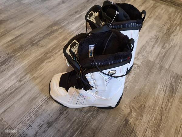 Ботинки для сноуборда Salomon новые неиспользованные 36.5 (фото #1)